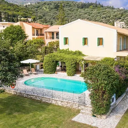 Villa Sleeps 10 Pool Air Con Wifi