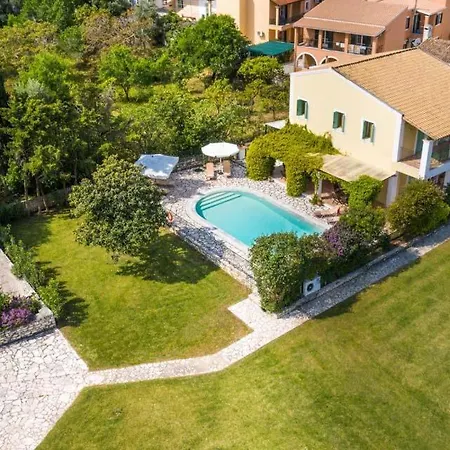 Villa Sleeps 10 Pool Air Con Wifi *